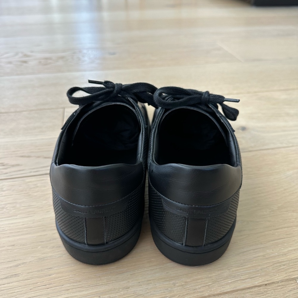 Saint Laurent Andy Low-Top Leather Sneakers - Picture 10 of 10